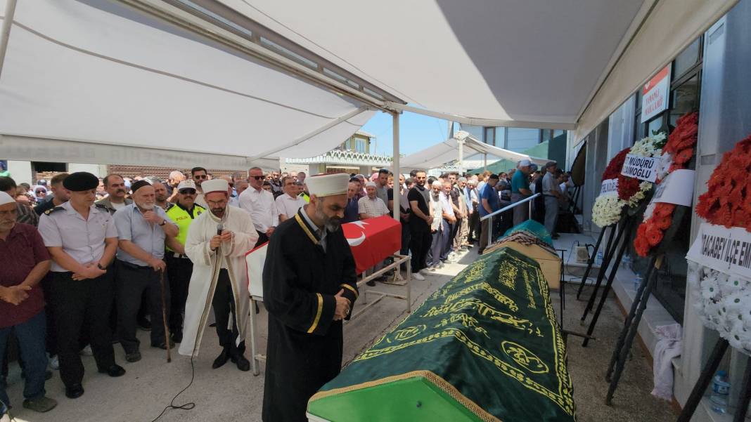 Feci kazada ölen polis Şükrü Kahyaoğlu ve ailesine son görev 9